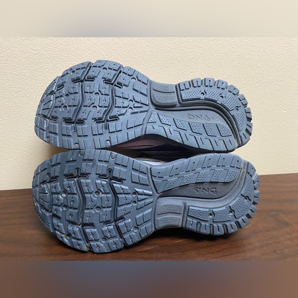 BROOKS Trace 2 running women’s shoes size: 7 code no# 1203751B038 - Picture 12 of 17